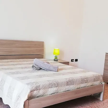Casa Vacanze Kris A Due Passi Dal Castello Vakantiehuis *