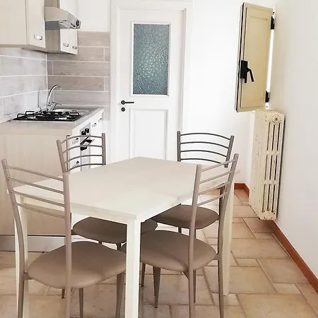 Casa Vacanze Kris A Due Passi Dal Castello Vakantiehuis